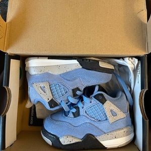 Toddler Retro 4 University Blue (FIRM PRICE)